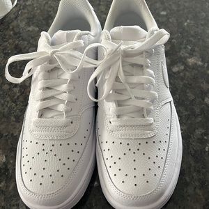 Nikes women’s size 8.5